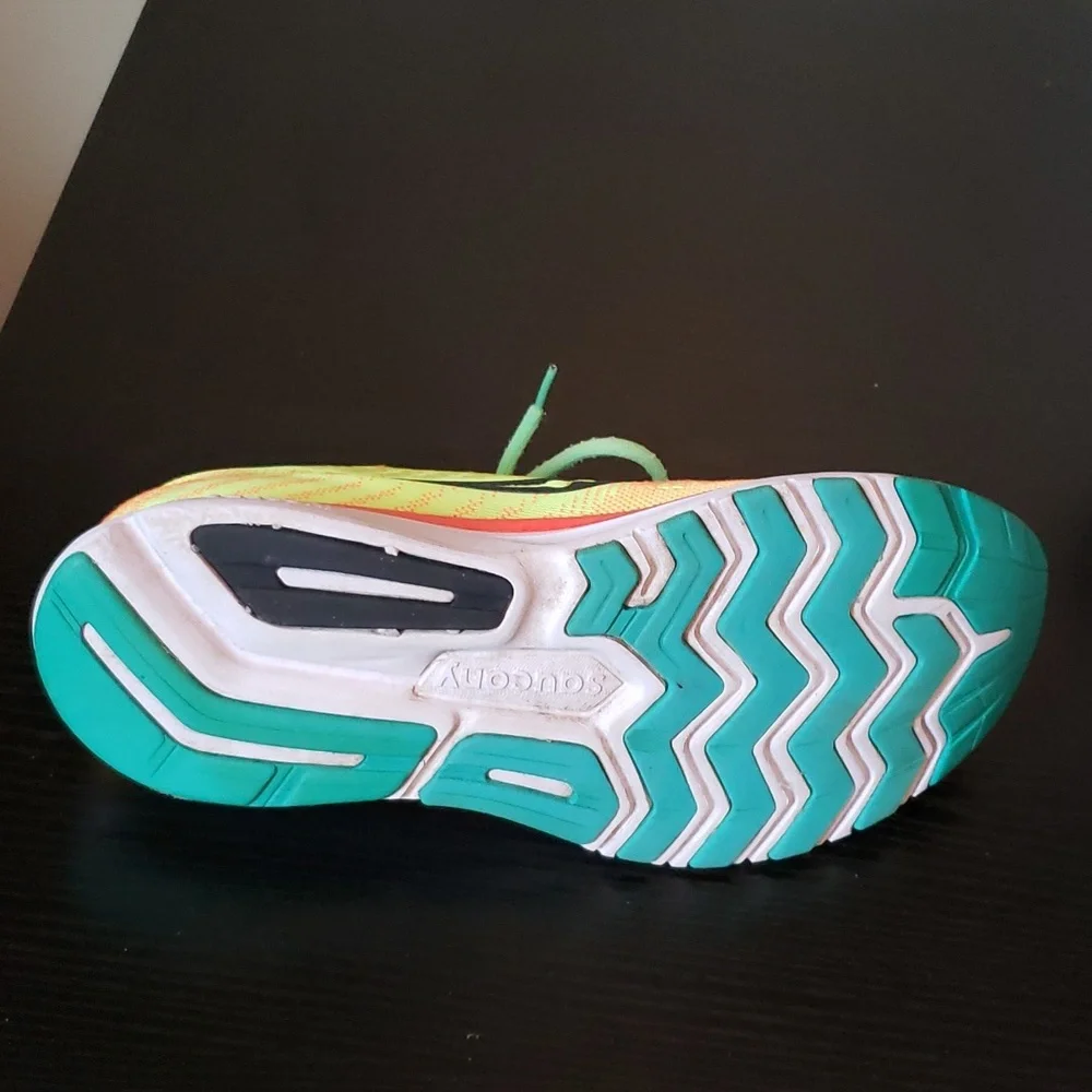 Saucony Ride 13 Powerrun Pre-owned sz10. Wear on left shoe pictured. - Picture 8 of 11